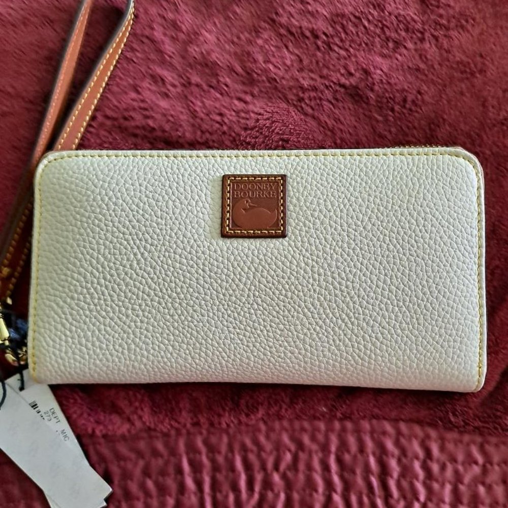 Pebble Grain Large Zip Around Wristlet